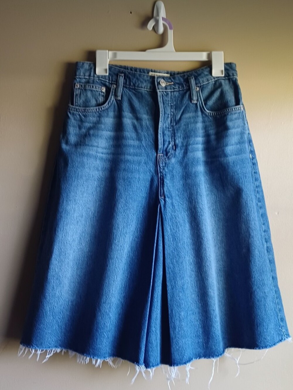 WE THE FREE MEDIUM WASH DENIM SKIRT SZ27